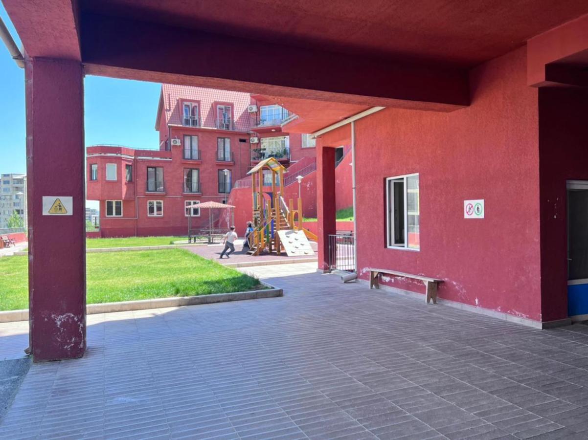 Cozy Apartment In Vake Тбилиси Екстериор снимка