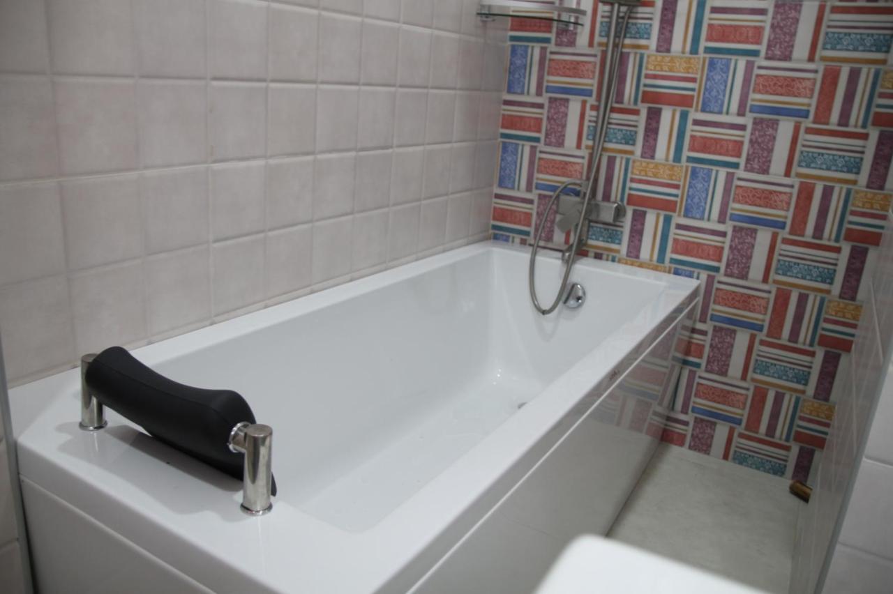Cozy Apartment In Vake Тбилиси Екстериор снимка