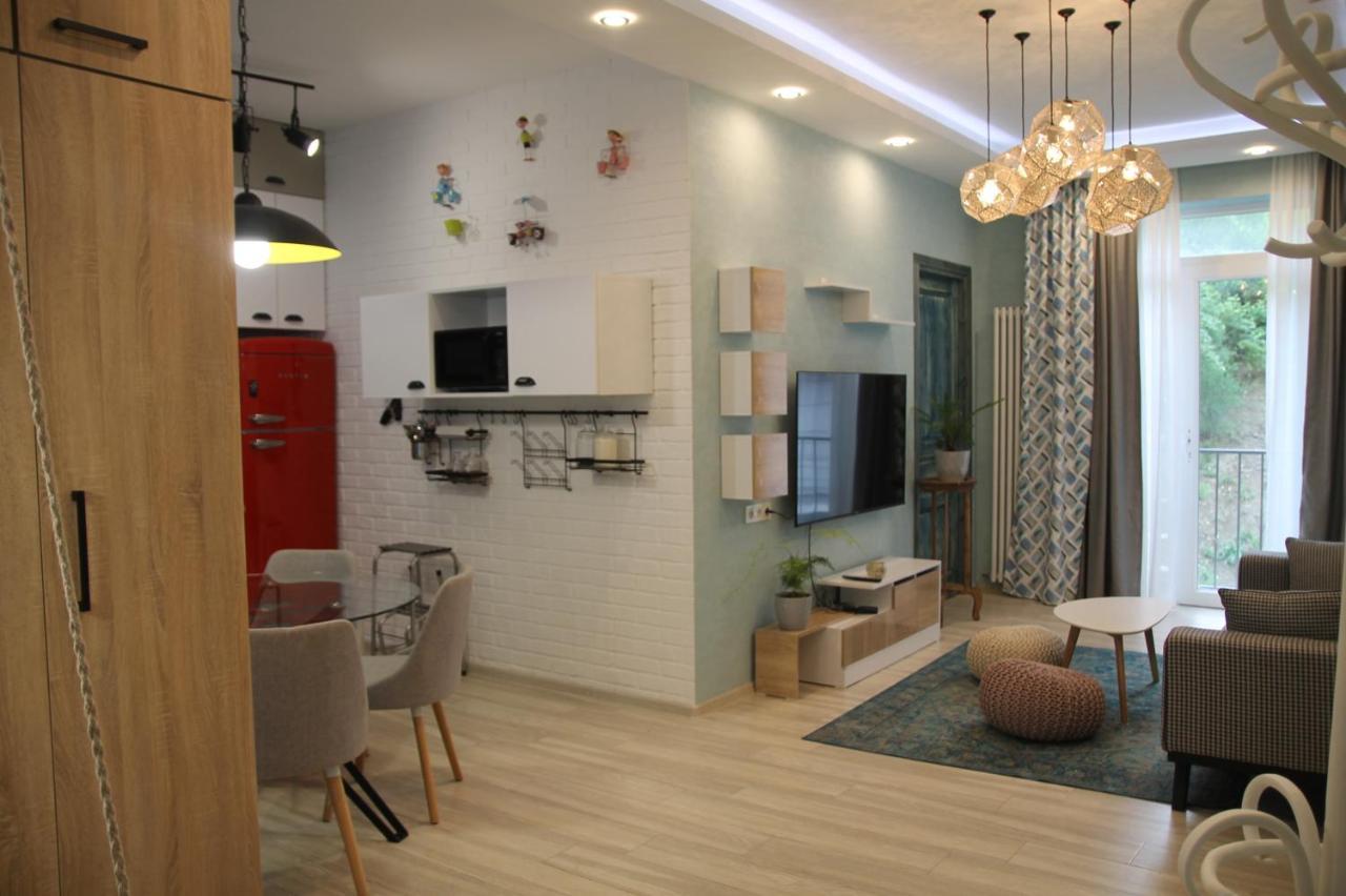 Cozy Apartment In Vake Тбилиси Екстериор снимка